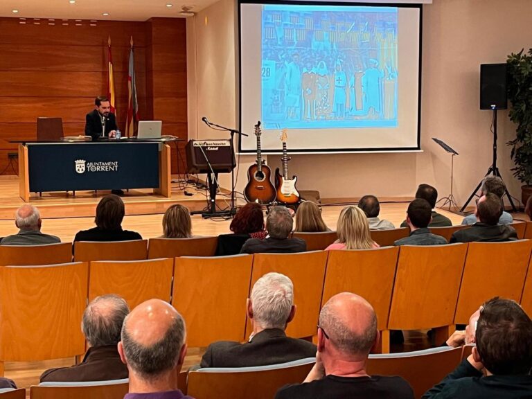 Conferència sobre Anfós Ramon en la Casa de Cultura de Torrent, a càrrec d'Òscar Rueda