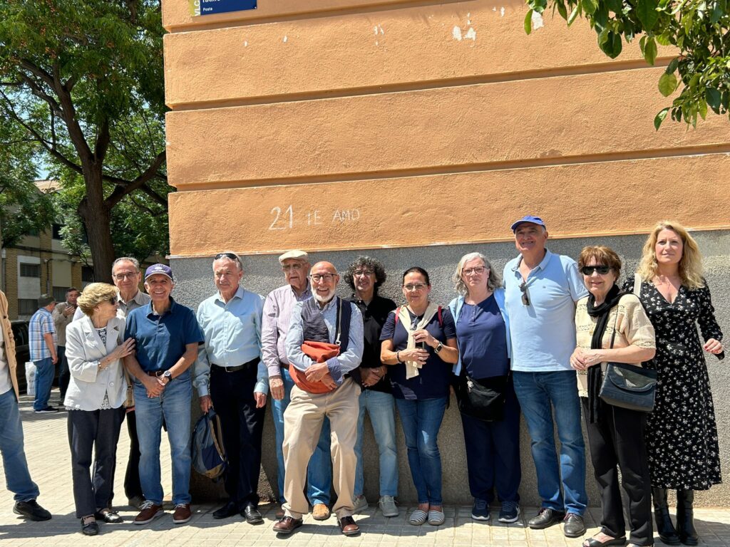 Assistents a l'acte d'inauguració de la Plaça d'Anfós Ramon i Garcia