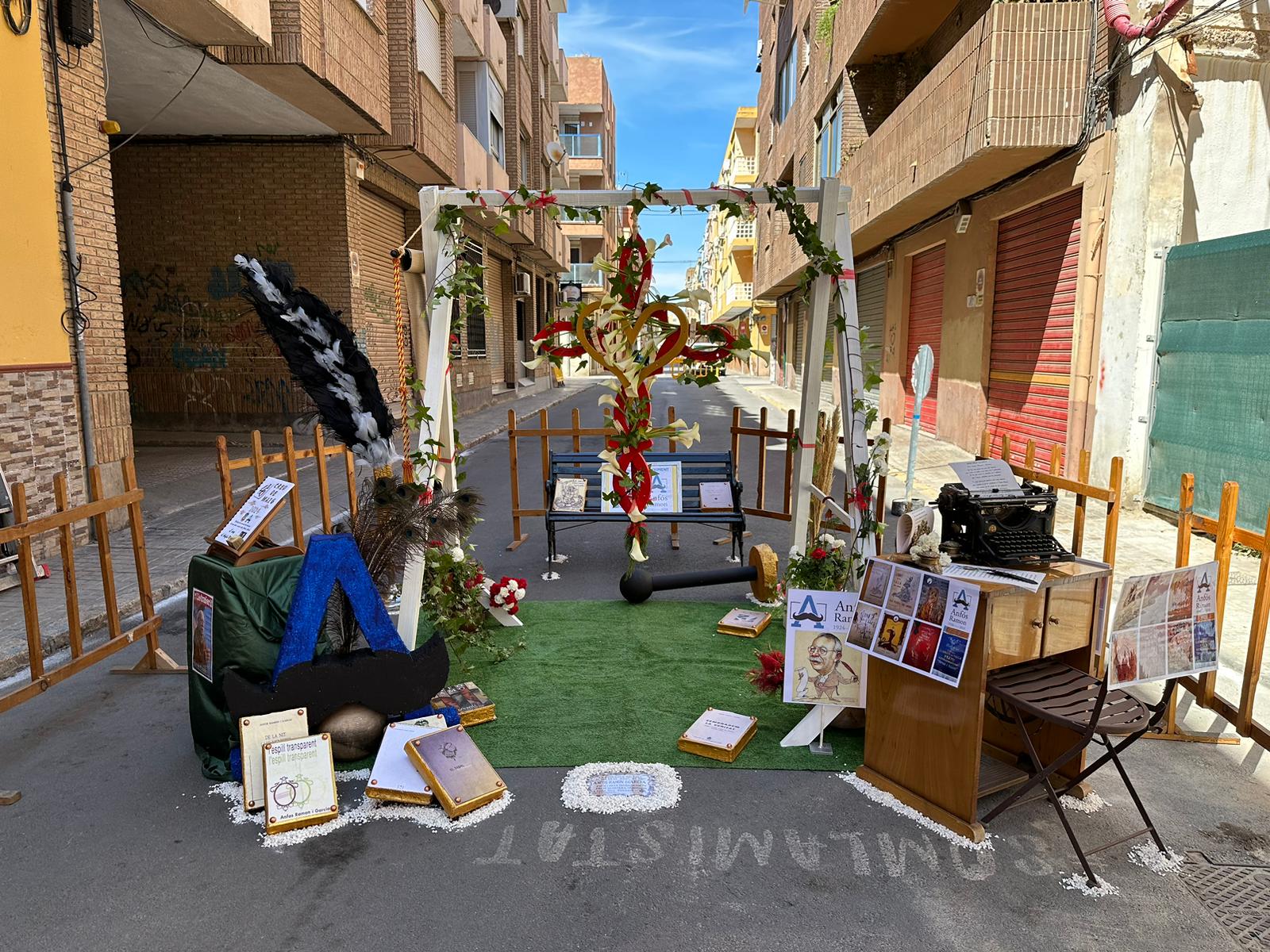 Creu de maig de la Falla l'Amistat d'Alfafar, dedicada a Anfós Ramon