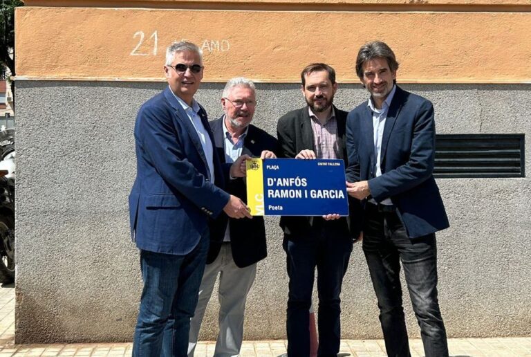 Placa de la Plaça d'Anfós Ramon i Garcia