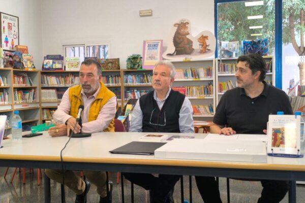Monserrat dedica la seua Semana del Llibre al poeta Anfós Ramon Presentació de Llibres de l'editorial Mosseguello en la Biblioteca Municipal de Monserrat
