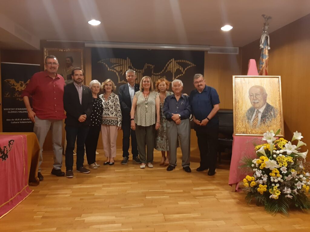 Assistents a l'homenage a Anfós Ramon en Lo Rat Penat
