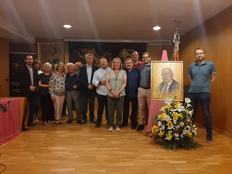 Anfós Ramon rebé ahir l’homenage del valencianisme en Lo Rat Penat