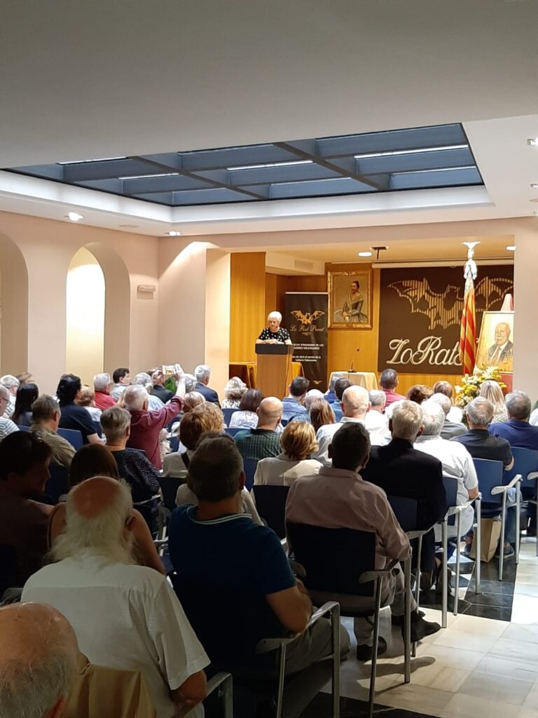 Públic assistent a l'homenage a Anfós Ramon en Lo Rat Penat